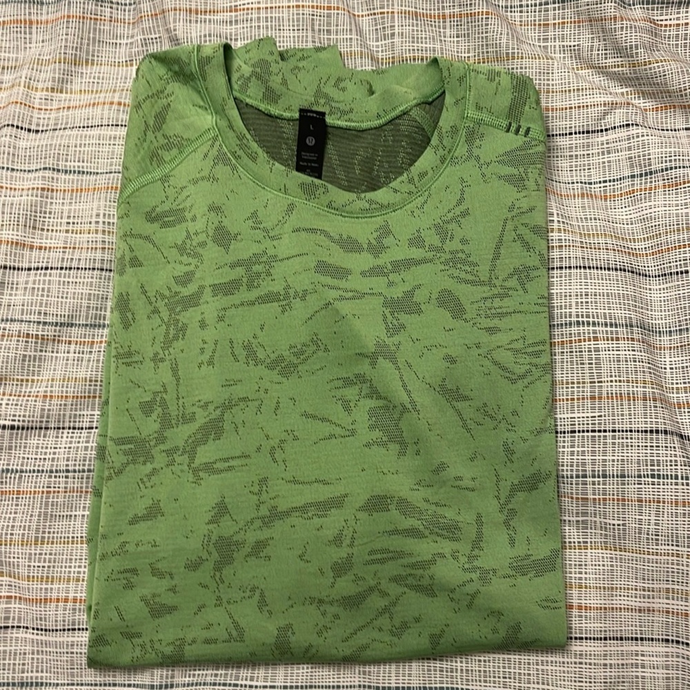 lululemon athletica Light Green Short Sleeve Tee with Tonal Pattern